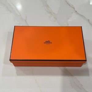 Hermes box with string